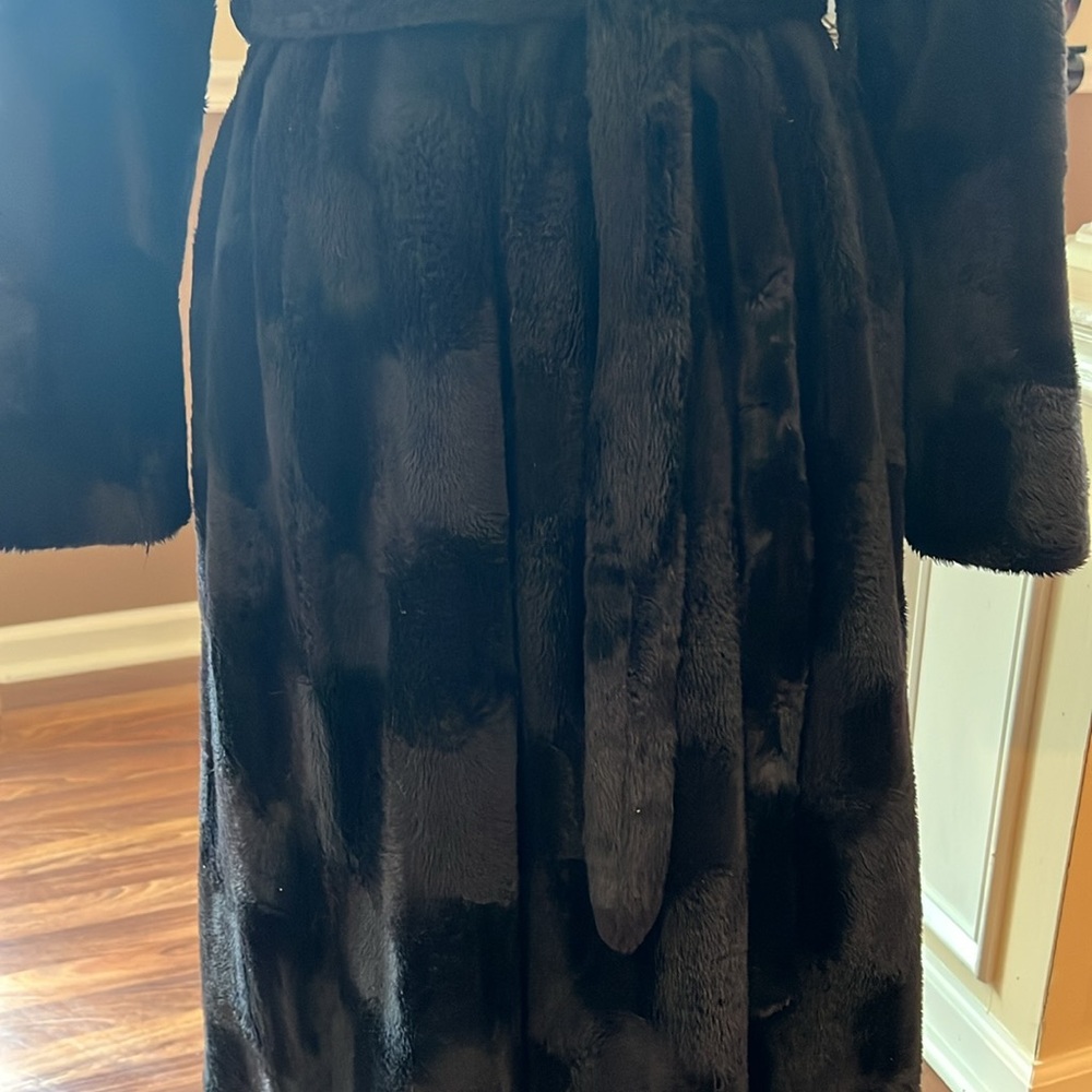 Size XL to the floor long velour feel robe style coat with tie closure…heavy - Picture 3 of 7